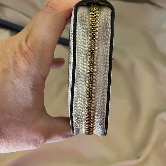 MK Travel Wallet and Wristlet Favorite MK design - Picture 4 of 6